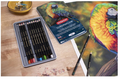 Derwent Chromaflow Set  Matite con Corpo Rotondo da 3,5 mm, Nucleo Cremoso e Sfumabile, Adatto per Disegnare, Colorare e Stratificare
