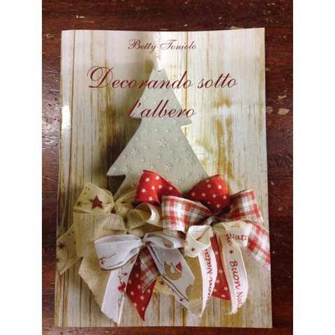 Decorando sotto l'albero natale 2015 Betty Toniolo